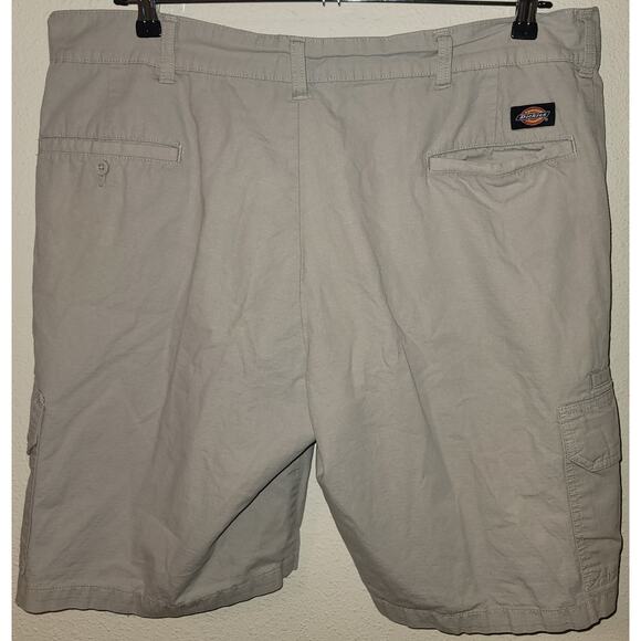 Dickies Tan Relaxed Cargo Men's Shorts 40 Side Pockets Belt Loops 100% Cotton - Picture 3 of 5